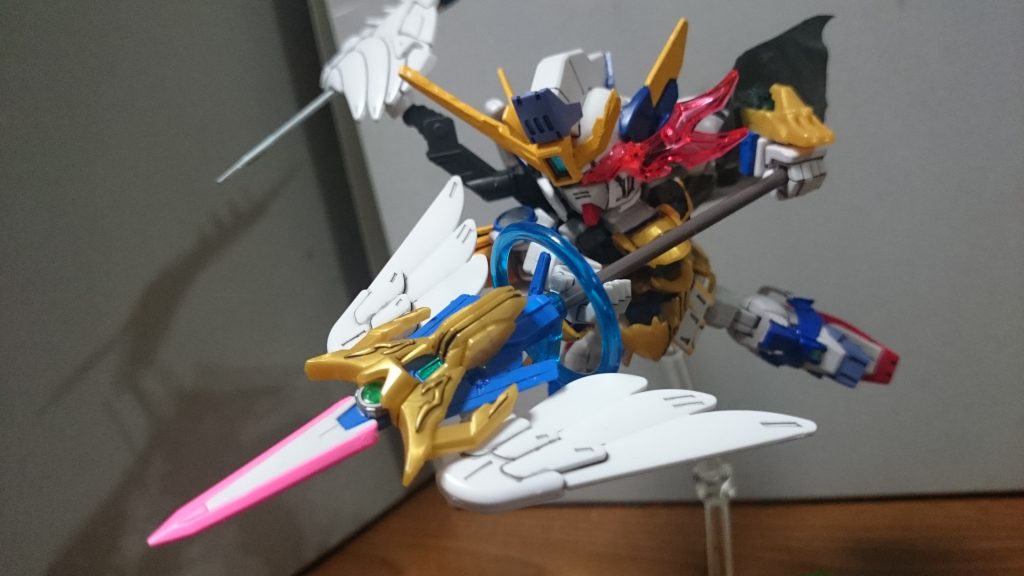 ・翼の杖ダイ大でダイくんも魔法使ってるし、騎士も魔法くらい使ったっていいかなって(ダイくんも杖までは装備してなかったけど)先端のブレードで近接戦闘も可能っス!