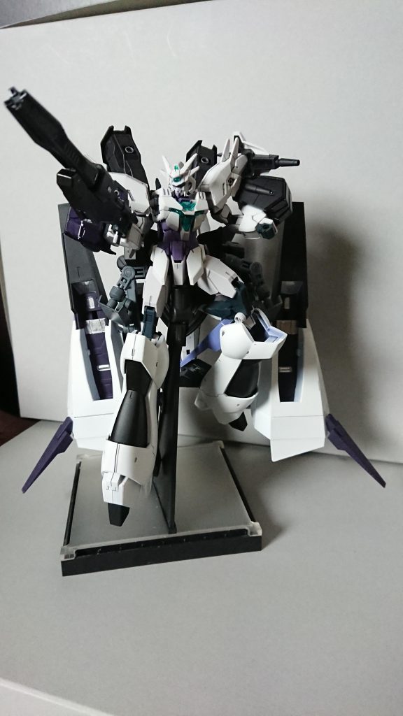 上半身はほぼノーマルですが下半身は盛りすぎたので可動が微妙です。