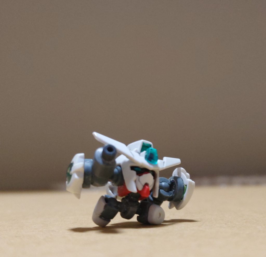 小さいながら手足は可動出来ます。