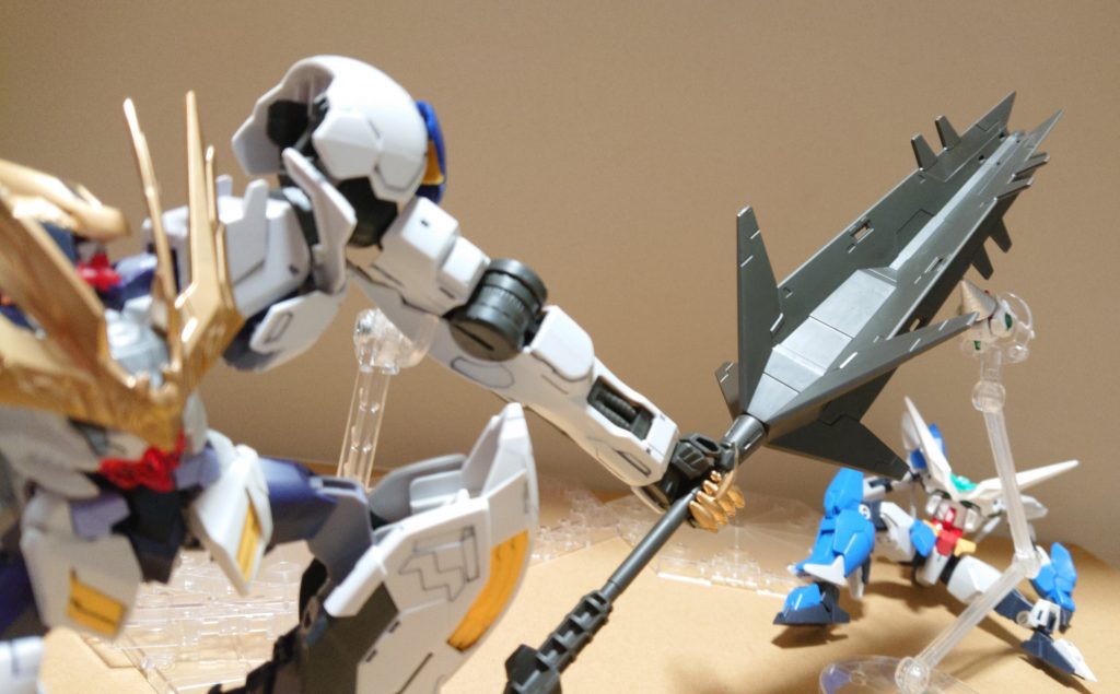 絶体絶命の窮地に、V・ヘッドが駆けつける。