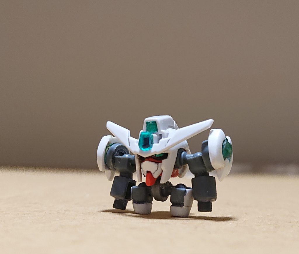 コアガンダムの頭部にボールデンアームズ、セラフィム、ダブルオーのパーツとランナーの破片などを使用して制作。