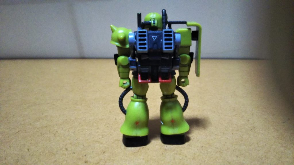 　リアビューです。　このキット最大のウリ、機雷散布ポッドの造形はとても1/288サイズとは思えない細かさです。　ちなみにバックパックは、ニュートラルグレーとツヤ消し黒にツヤ消し白を混ぜた濃いめのグレーのツートンで塗り分け、スラスターや機雷散布用のレール（？）は赤で塗装してあります。