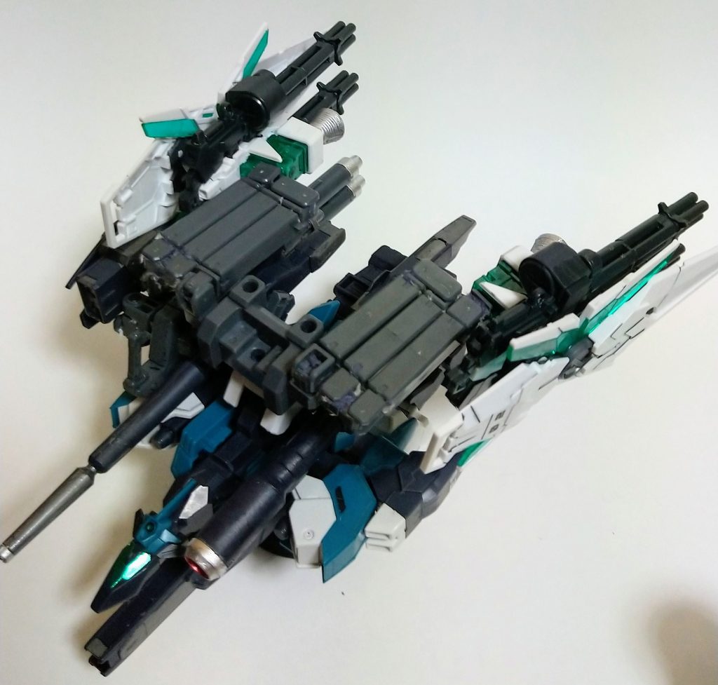 ·ヘビーヴィーナスアーマーヴィートルーガンダムの火力を最大限にするために積める限りの武装を積んだアーマー。名前の通り一番重いアーマーです。それでは···コアチェンジ···ドッキング、ゴー!