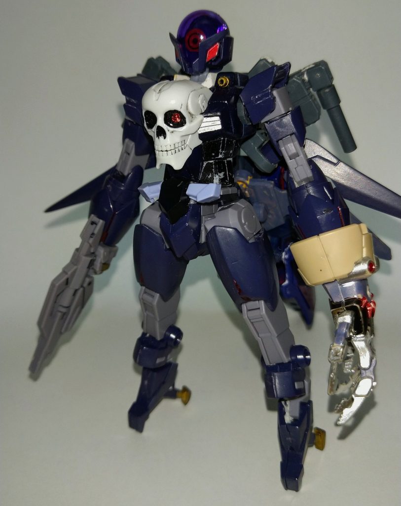 ·フルーフコアガンダムⅡフルーフコアガンダムの改修機。ビルドコアガンダムネクサスのミラージュコアディフェンサーを参考にした「ファントムコアディフェンサー」を装備し、汎用性が向上している。