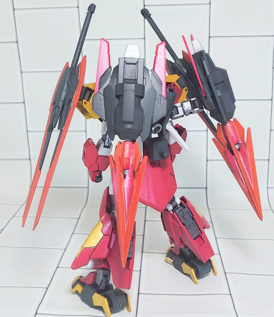 後ろ姿。ドリルを背負っているのでかなりゴッツいです。