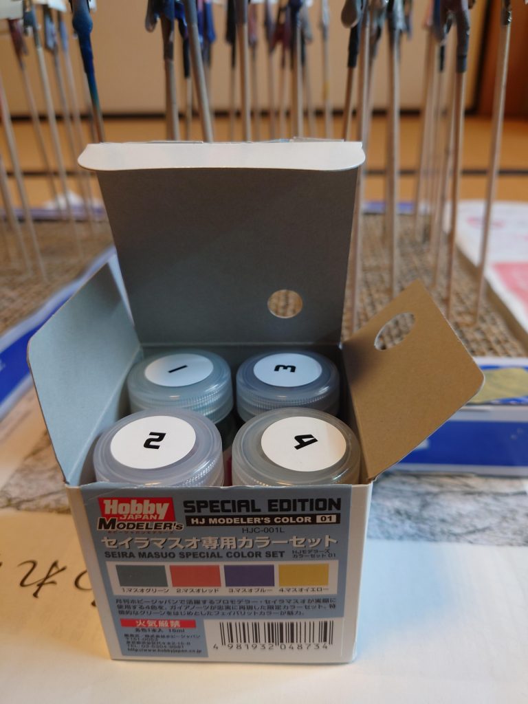 月刊誌　ホビージャパンを年間購読申込みしたら、特典としていただけた　セイラマスオカラーを使って全塗装しました(笑)