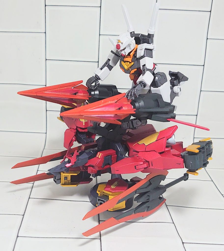 もちろん分離も可能です。武装のおかげでアーマーだけでもなかなかの大きさです。