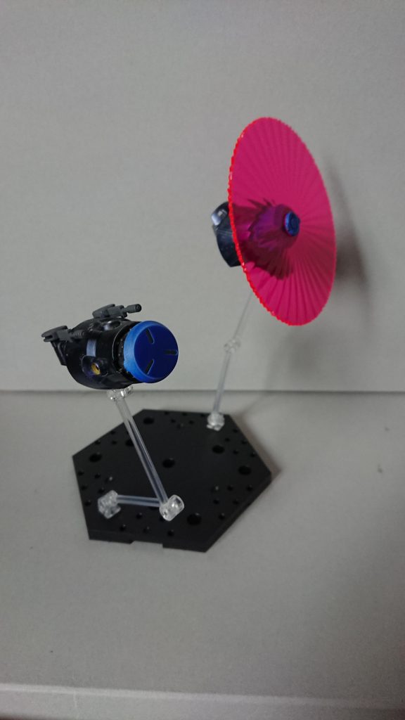 背中のパーツはジャスティマの肩にグレイズアインの機銃とブースターを付け、ビットとして使えるようにしました。