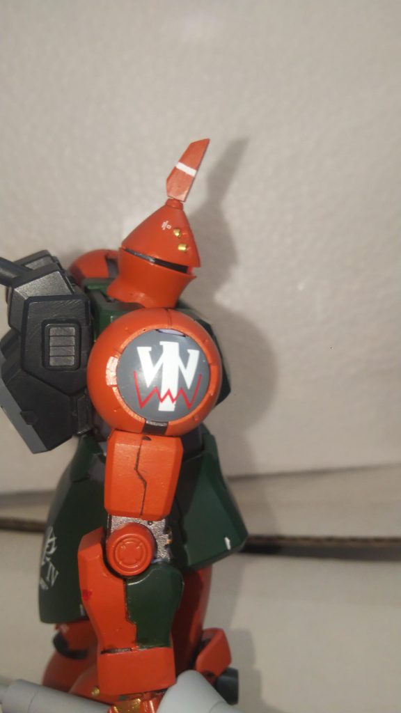 今回もお付き合いありがとうございました。ガルマ専用と言う事で頭部にバルカン、アンテナをオリジナルの物をプラ板より作りました。高機動風にする為、ランドセルをジムストライカーからと、ふくらはぎにバーニアを追加してあります。シールドは、キットの物を無理矢理改造してビームランスは、クリーガーより拝借😅キットの出来がいいので余り余計事は、してないです。それでは、また次回作で😁