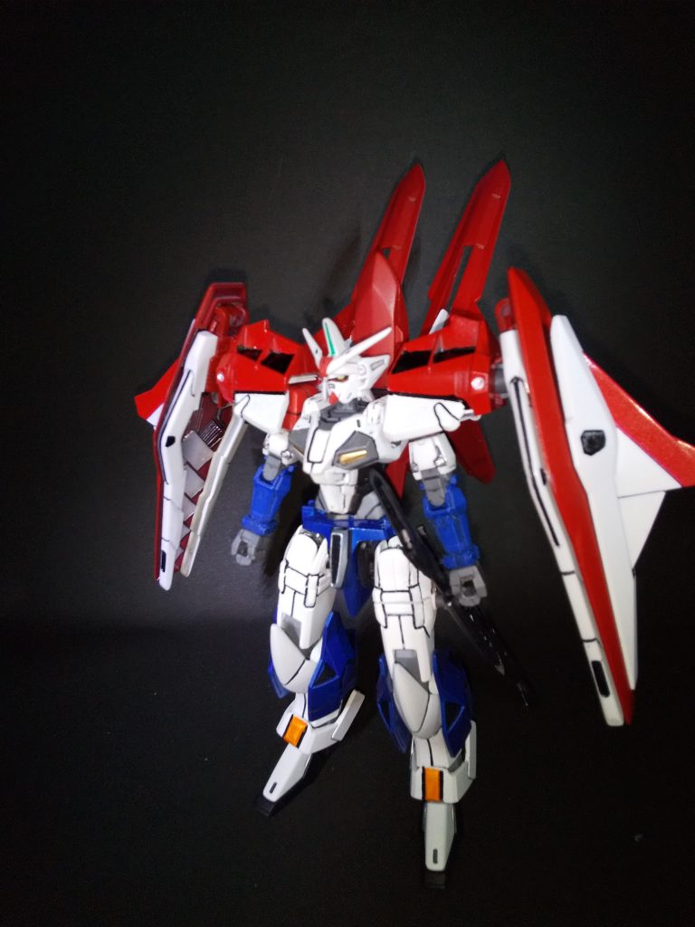 上半身はアスクレプオスカラーのボディにジェミナス０１のヘッドパーツ、LOブースターの武装になってます下半身はグリープの物をそのまま採用