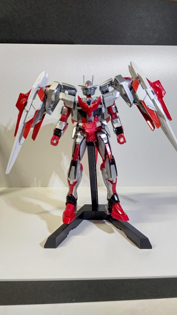 ドッキングさせると物凄くごちゃごちゃします。今回は塗装の段階で失敗して気泡が入ってしまったんですが、あまりにも色分けが細かい上に多かったので、完成した段階で力尽き、直しまで手を出す事ができませんでした……