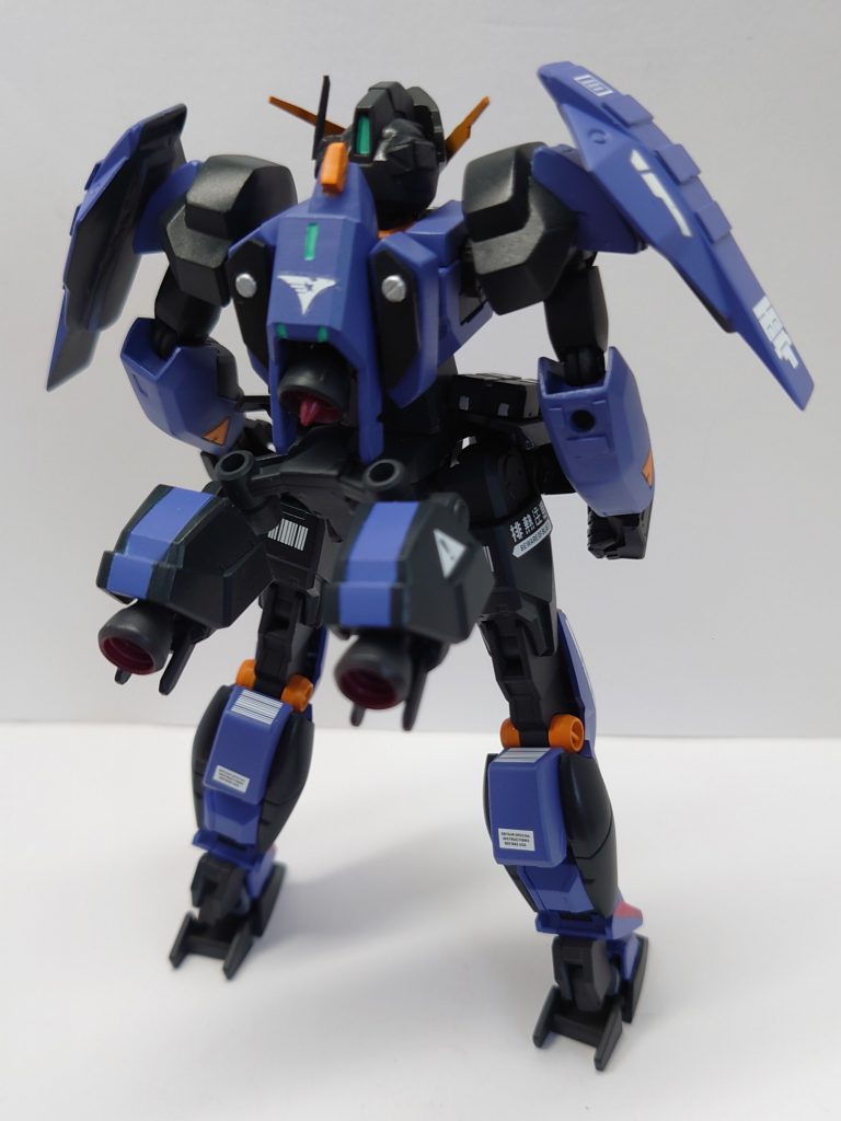 武装を外した状態の背部です。脹脛部の装甲を展開することによってバーニアを使用することが可能です。