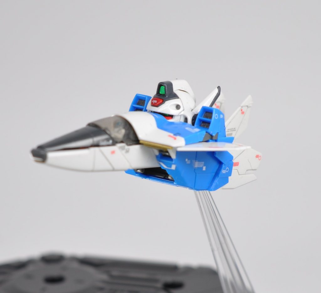 パイロットが結構目立ったので、面相筆でヘルメットやノーマルスーツを少し塗り、キャノピーはスモークを少しかけました。