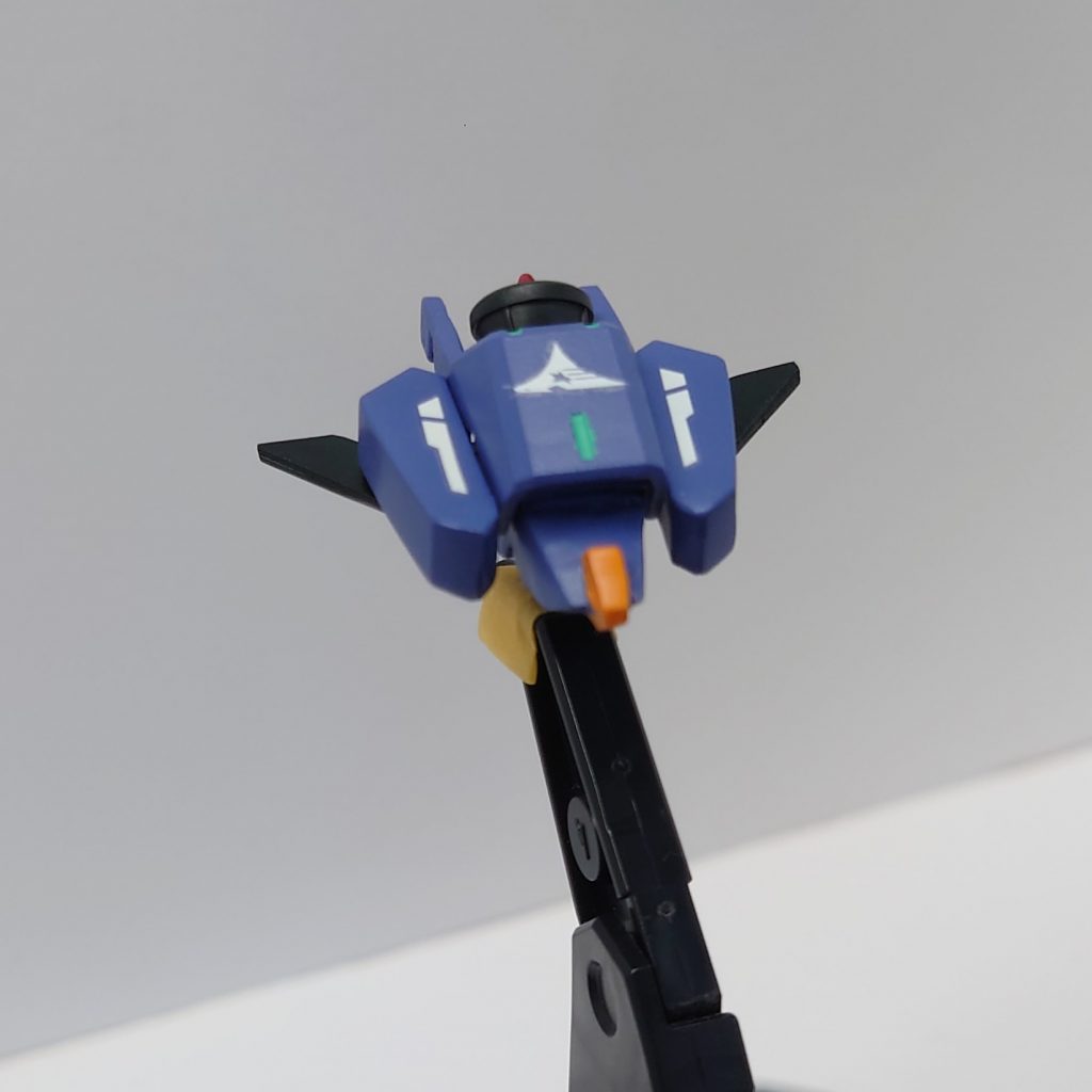 バックパックを取り外し変形させることでコア・ファイター形態にすることが出来ますが、武装が無いため脱出用としてしか使用出来ません。