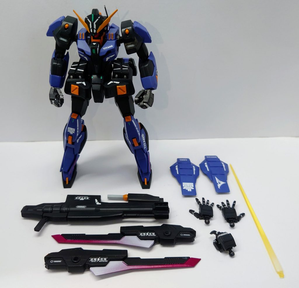 武装を全て外した状態です。ハンドパーツはビルダーズパーツを使用、全体的にティターンズ仕様を意識しており、各所にある「零」はかっこよかったので貼っただけです。元々、リライズコンに参加する予定はなかったのですが、色々な方の作品を見ていると自分も参加したくなってしまい急遽作成しました。しかし表面処理や塗装が甘いところがあり、時間と技術力が不足し未熟であることを実感しました。