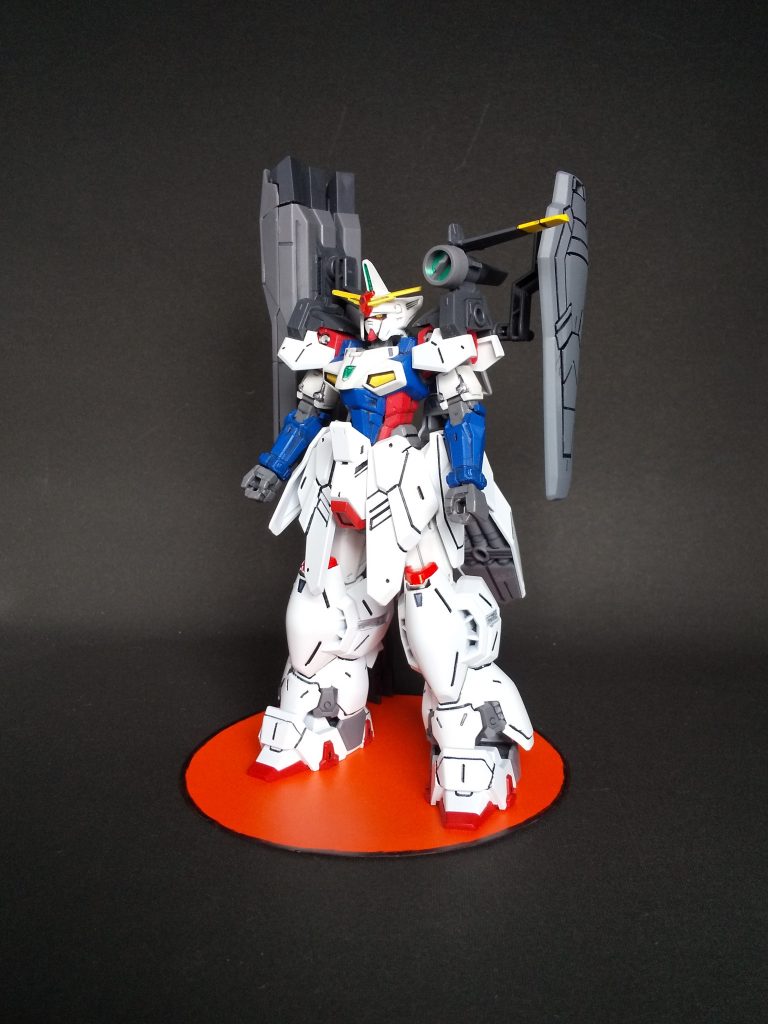 武装をバックパック側にまとめてますこれでも自立するぜ太めの脚は撮影を容易にする