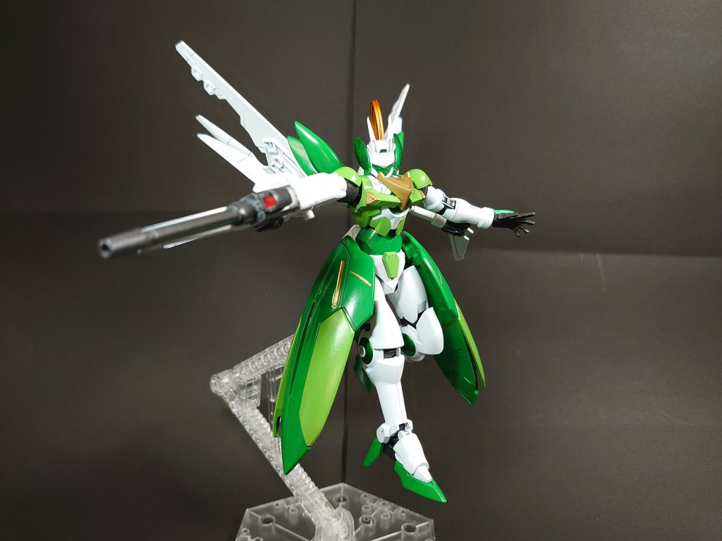 ポータントから引き継いだライフルはビームだけでなく、装甲を破壊する貫通弾が3発、敵の周辺オプションにもダメージを与える炸裂弾が2発装填されている