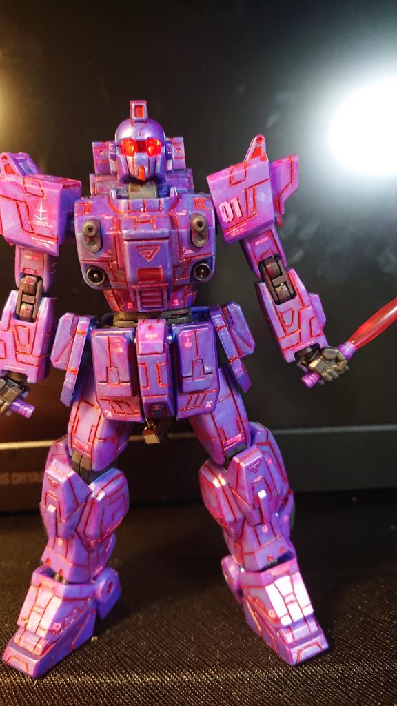 インジェクション系は加工が難儀で…スジ彫りもガタガタで気にせずやりきりました。