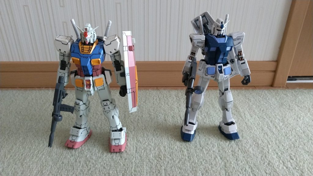 最後に前回上げたガンダムver3.0（ガンダムベース限定カラー）と並べてみました。ver3.0はスタイリッシュなのに対し、one year warは骨太な感じ。個人的にはこの骨太感がいい！機動兵器でスタイリッシュとか何となくこれじゃない感がある……ような気がします。今回はこれで終わろうとおもいます。最後まで見ていただきありがとうございました!