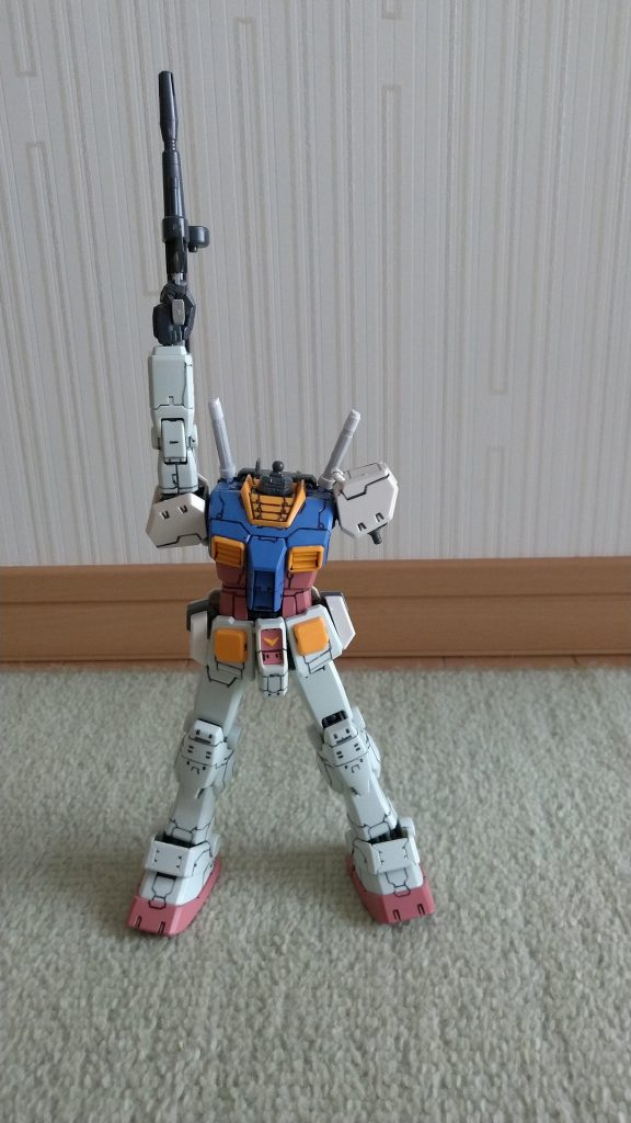 そして、ガンダムと言えばラストシュート！とは言っても、ただ左腕と頭を外しただけですけどね(；・∀・)