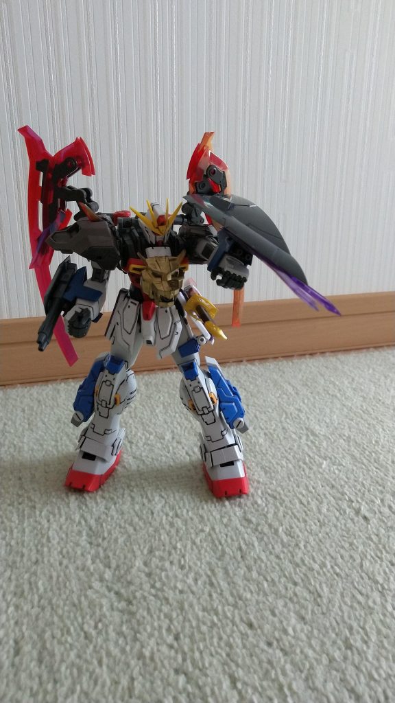 さらに、シールドにはビームソードが仕込まれており、主に敵を突き刺す事が可能。