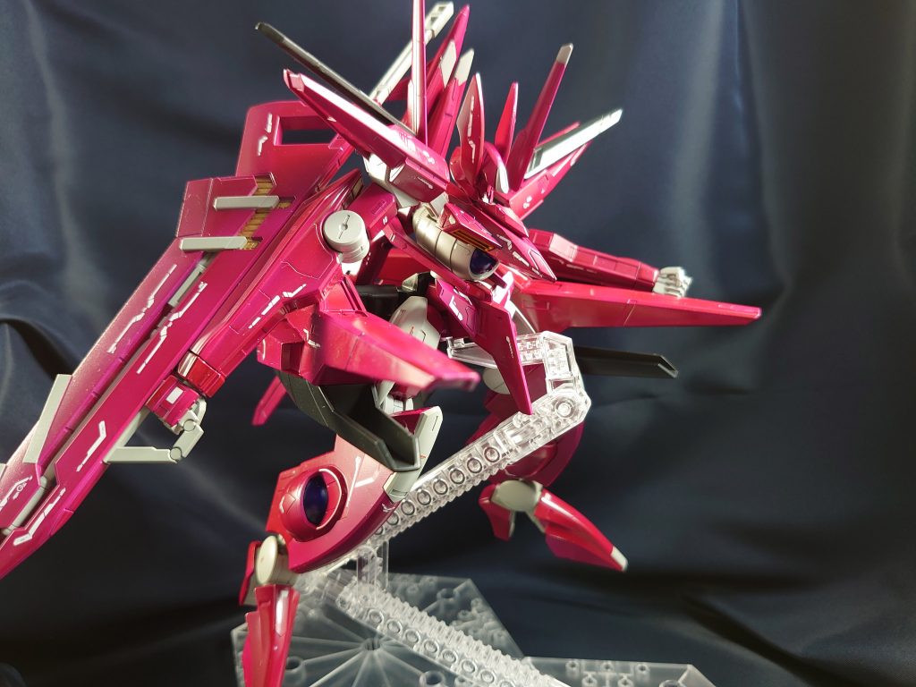 GNアーチャーから移植されたブースターはGNキャノンが内蔵された。ミサイルコンテナもこれまで通り扱える他、射出されるミサイルは着弾と同時にGN粒子を広範囲にばらまき、擬似的ではあるが、GNステルスフィールドと同じく効果を得ることができる