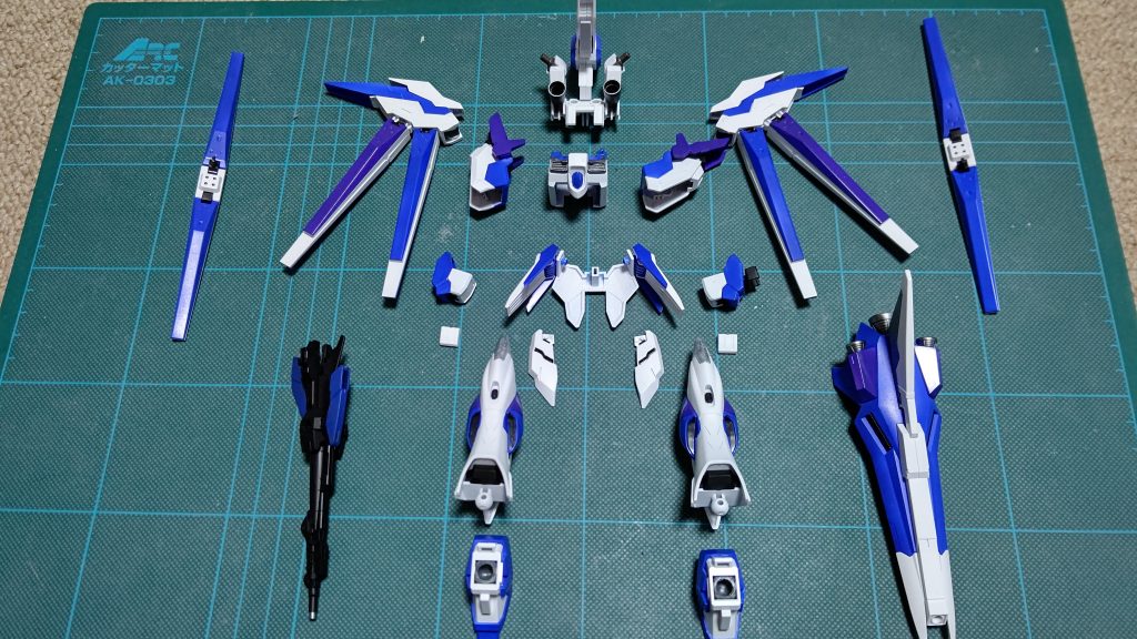 デカール張り付け前のアーマー、ハイニューブレイブとフェイクニューのパーツをうまく組み合わせることができたと思ってます！