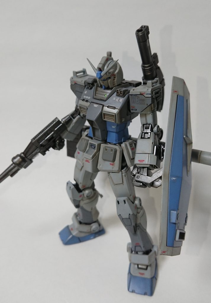 合わせ目も極力消しません。めんどうなので(笑)よっぽど目立つ所は元気があれば消したり、モールド化でごまかしたりもします。今回は肩のキャノンにがっつり合わせ目出てますが、あんまり目立たないしまぁいっかwと思い、そのままです。