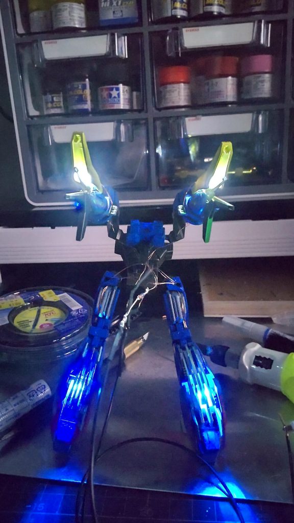 電飾の点灯試験です。ここまでくると安堵します。