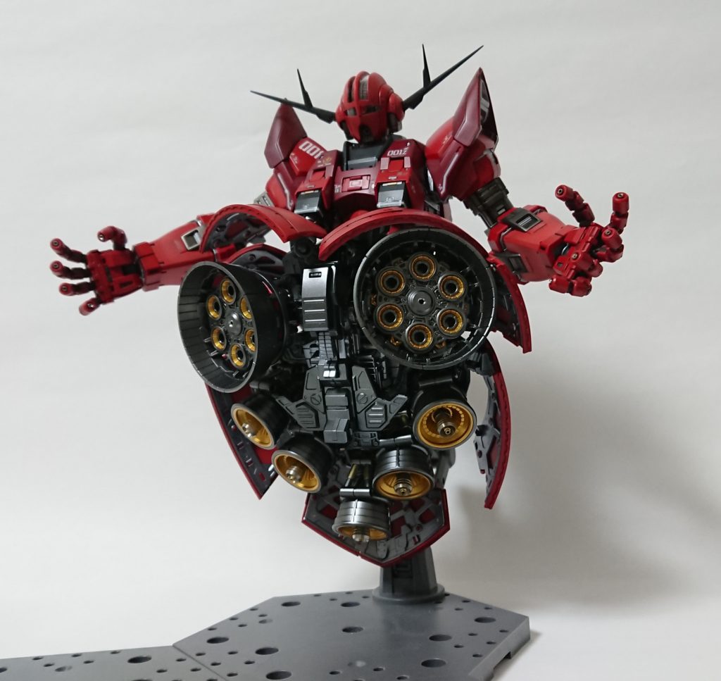 口、腰、指先にメタルパーツを埋め込みスカート内後ろのバーニアにもノズル型メタルパーツ