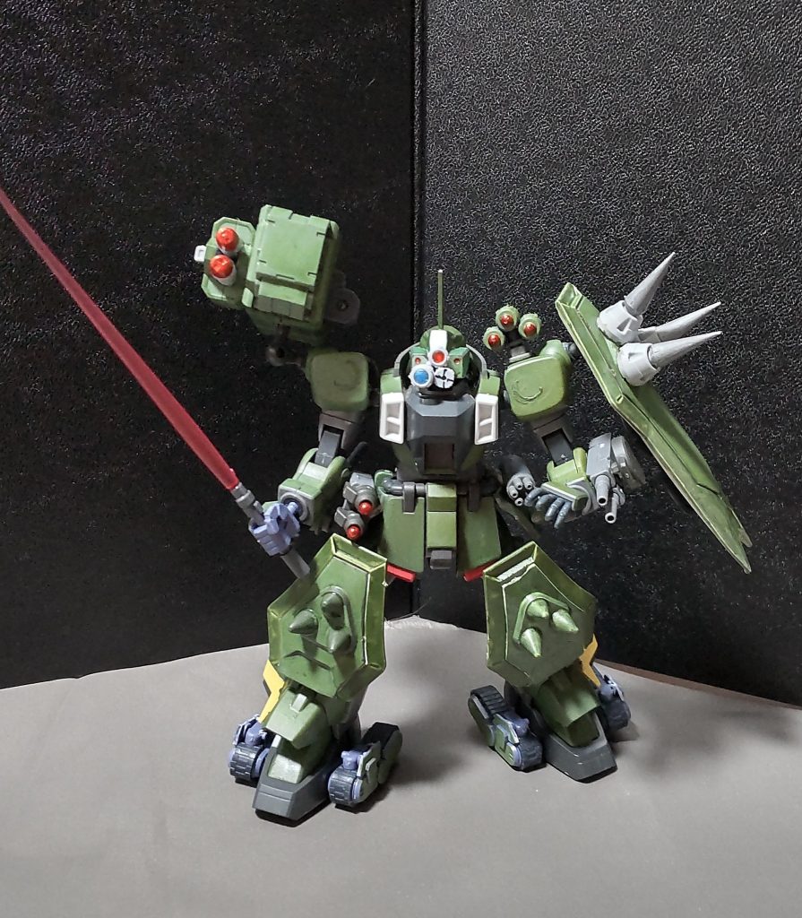 ・ビームサーベルイージーウィザードに装着されている武器ですが、コイツは射撃メインな機体なので、あまり使われない。※他の接近専用の武器として、シールドに収納されているビーム・トマホークもあります。