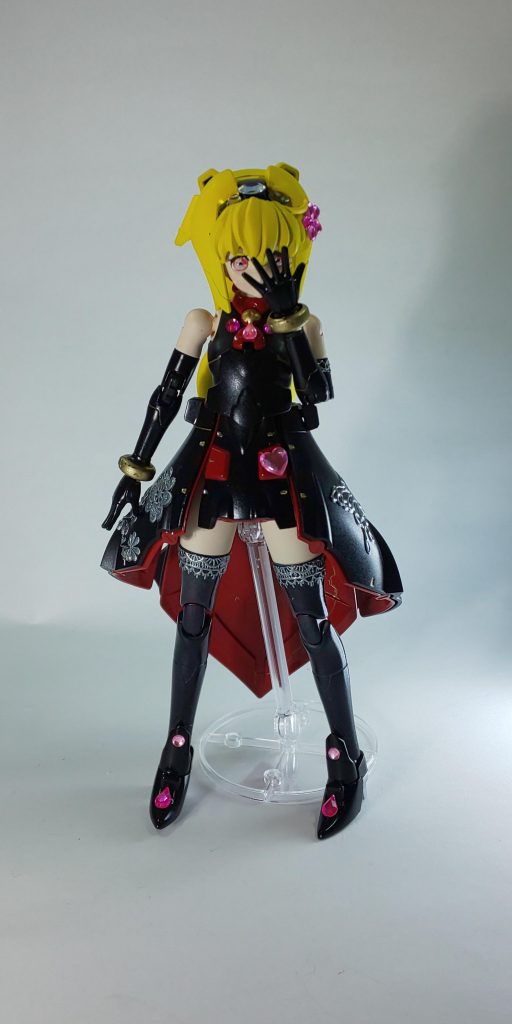 厨ニポーズ。ゴシックなサラちゃんも可愛いですね。 