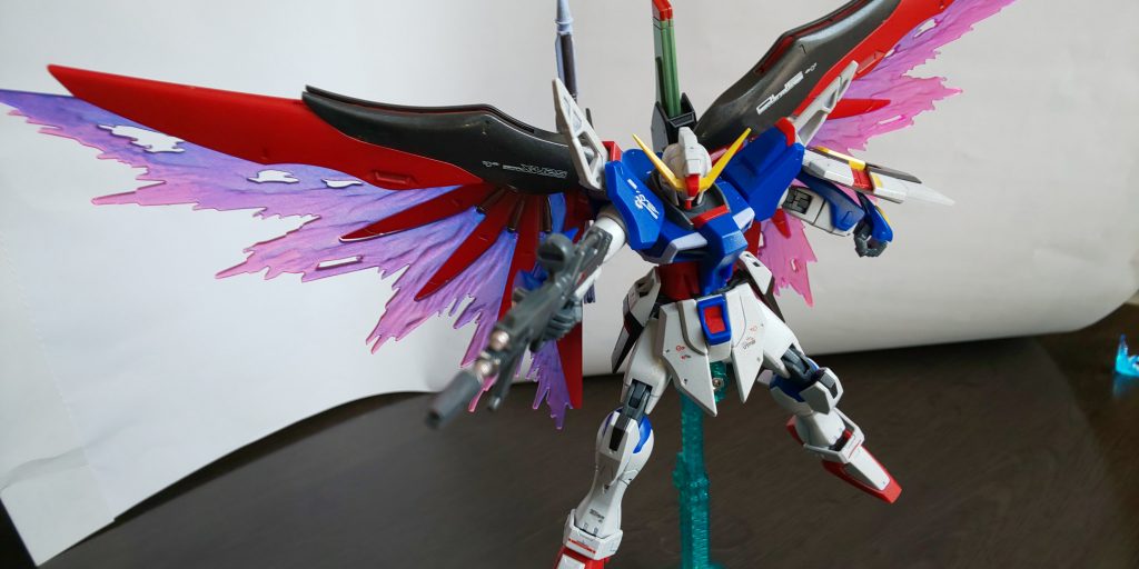 光の翼は、大量の粒子感を出したいが為に、ポリカーボネート用のクリアブルーを吹き、半艶のトップコートをかるく掛けました。モヤモヤ感がお気に入り。