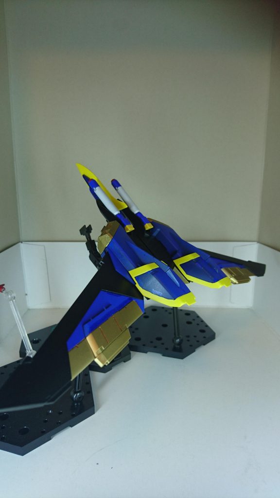 1/100のインフィニットジャスティスガンダムのファトゥム-01も似たように塗装しましたがマスキングに失敗して所々が剥げちゃいました(;´д｀)