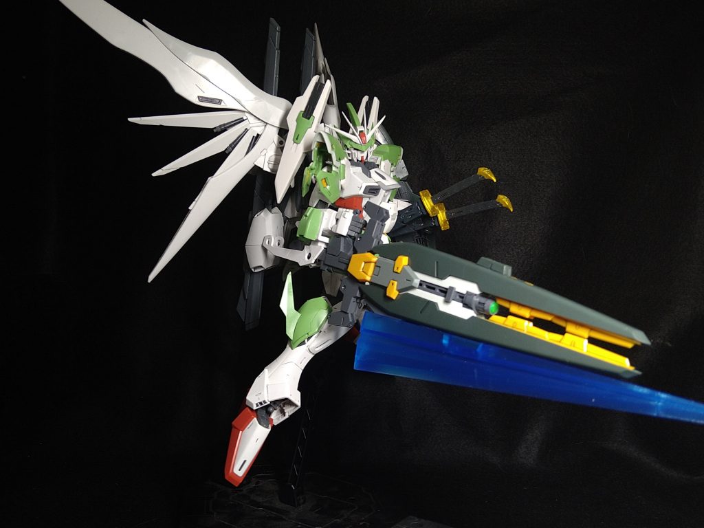 ライフル下部にビームサーベル発生をさせ近接にも対応