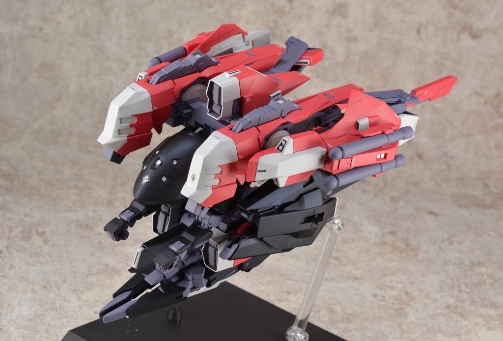 MA形態は設定画が1枚しか存在せず構造が把握できなかったため、変形用のフレームパーツを出力してそれらしいシルエットになるようにしました。