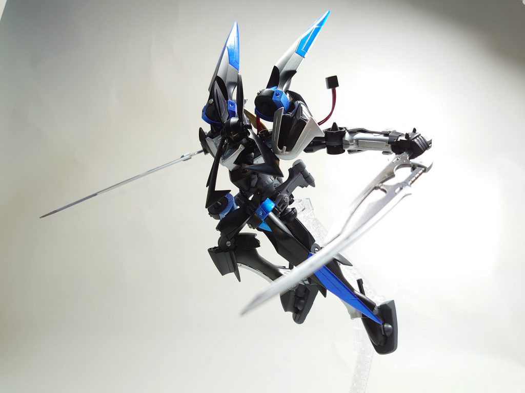 最初から連結、分離不可の機構とすることでエネルギーの効率化と逆流のリスクを無くした「ソウテン改」を二振り装備