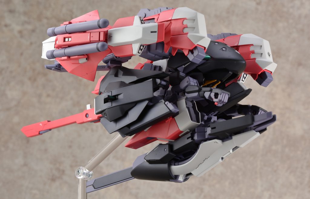 カラーレシピ(G)＝ガイアカラー　(C)＝クレオスブラック：(G)プリズムブルーブラックレッド：(G)レッドピンク+(G)ブライトレッド+(G)プレミアムレッド+(G)純色マゼンタホワイト：(G)ニュートラルグレー1イエロー：(G)黄橙色+(C)キアライエロー+(C)タン+(G)純色マゼンタグレー：(G)ニュートラルグレー3+(G)純色マゼンタ+(C)色ノ源シアンセンサー(緑)：(C)GXメタルグリーンレッド、ホワイト、イエロー部はAGパールでオーバーコート仕上げに(C)スーパースムースクリアーつや消しをオーバーコート