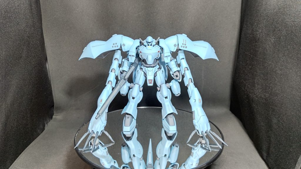 正面から ベースはガーベラテトラですが、配色はハイゴッグ準拠にしています。脚部には水陸兼用のブースターを増設。