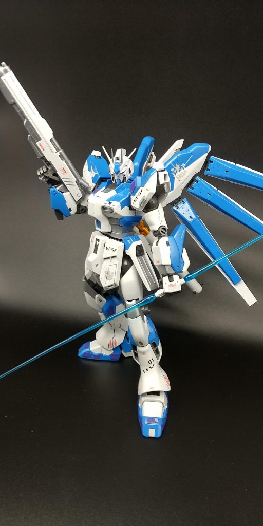 足と肩と体にプラ板を貼り付けました。全体像です。 