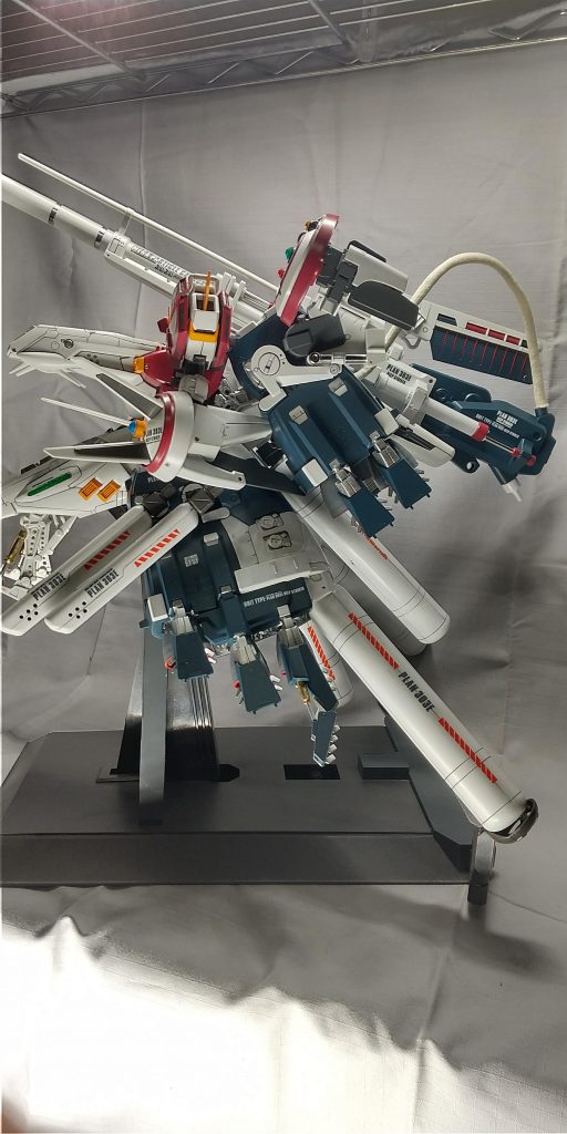 横からです。プラ棒やスジボリで、ディティールを追加しています。