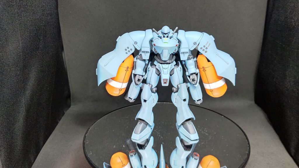 もちろんハンドミサイルユニットも装備可能です。さすがに保持力不足で肩が下がります。ガーベラテトラの肩が構造上脆いので、扱いには細心の注意を払います。