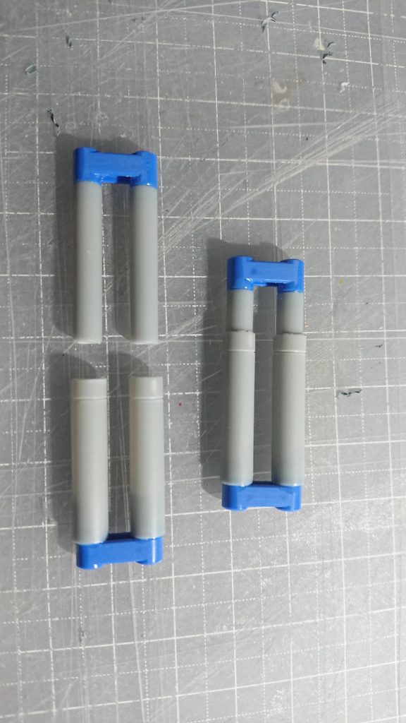 サスペンション的なパーツはプラパイプで製作。