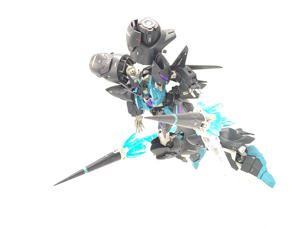■ショットランサー1元にしたGP-コアレインリリィには無いエルドラレインリリィ独自の武装になります。バックパックに装備されたランスを射出してファングやファンネルのように操作することが可能です。