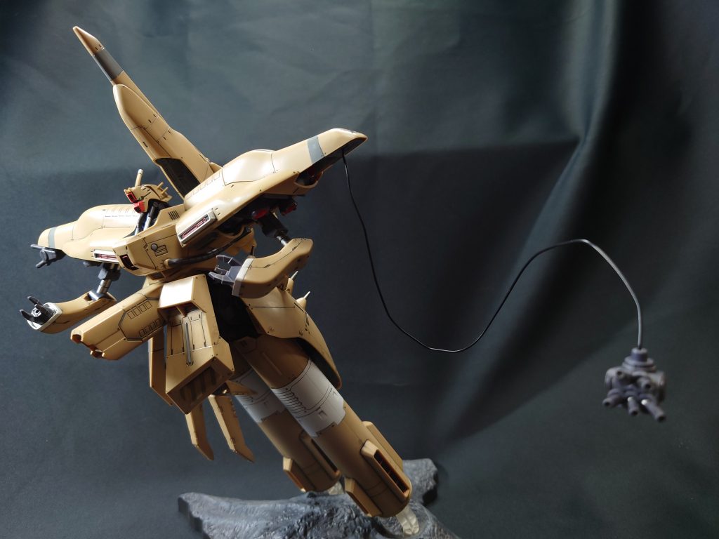 素材がABSと軟性のPVCなので、全塗装は厳しいと思います。