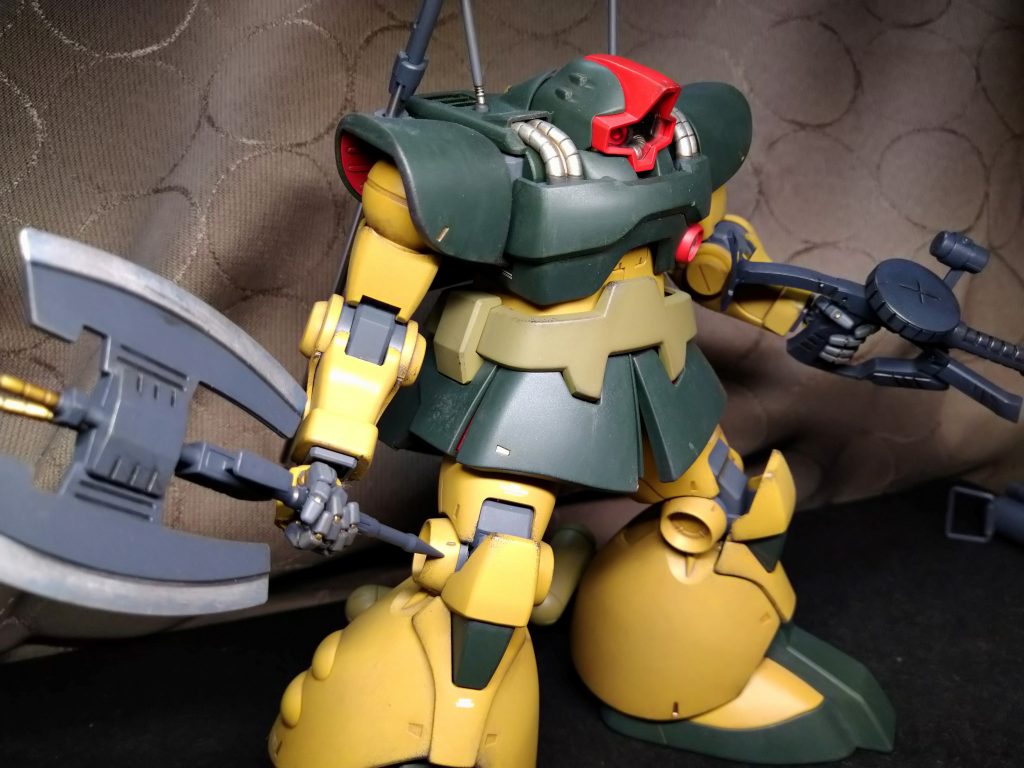 マシンガンはリックドム（シャア専用）から拝借。