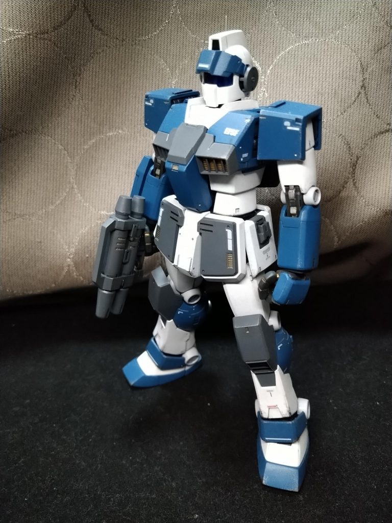 ジム顔を出したかったので下のマスクをおでこに。くるぶしアーマーは好みじゃなかったので、ノーマルジムのモノを。