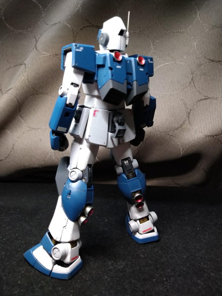 ぼやけてる。とさかのアンテナは後頭部へ。百式のあまりモノを。