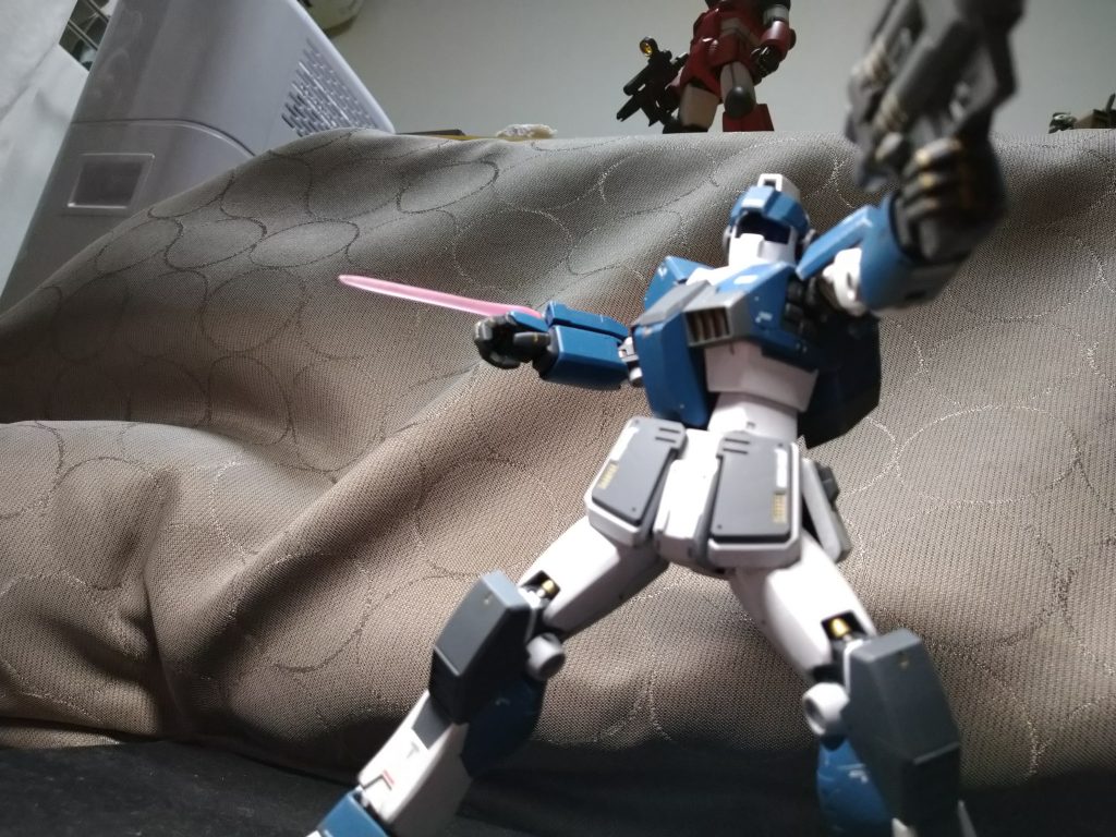 サーベルは短く。