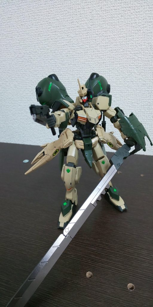 ハンドガンです。例によってケルディムのGNビームピストルIIを流用しています。サイズがちょうど良いんですよ。